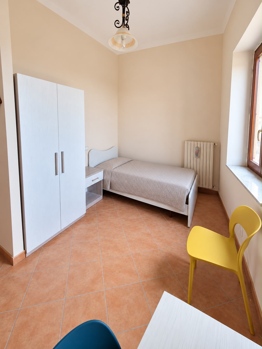 Camera con letto singolo e armadio del Residence San Marco