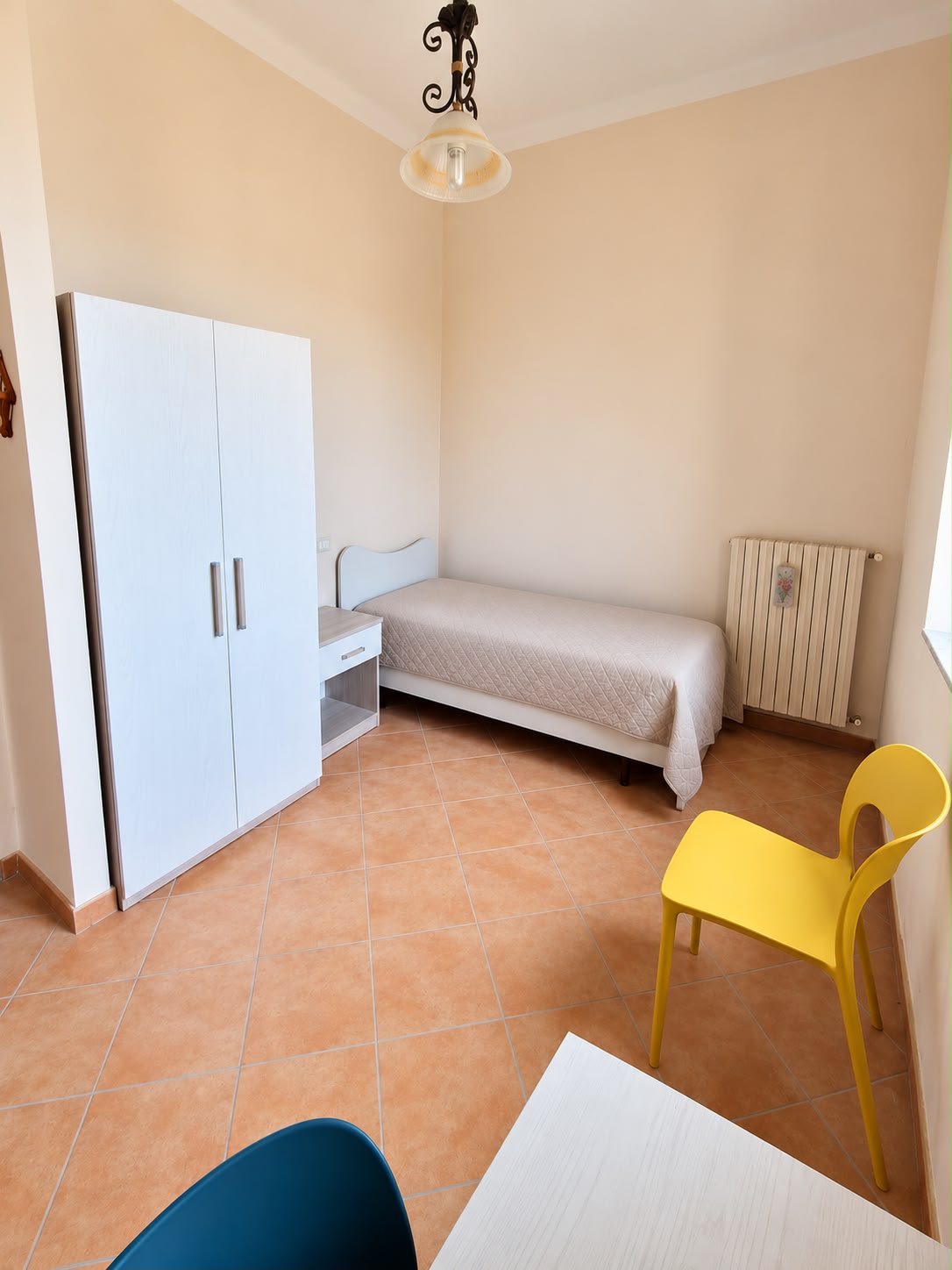 Camera: vista verso il letto del Residence San Marco